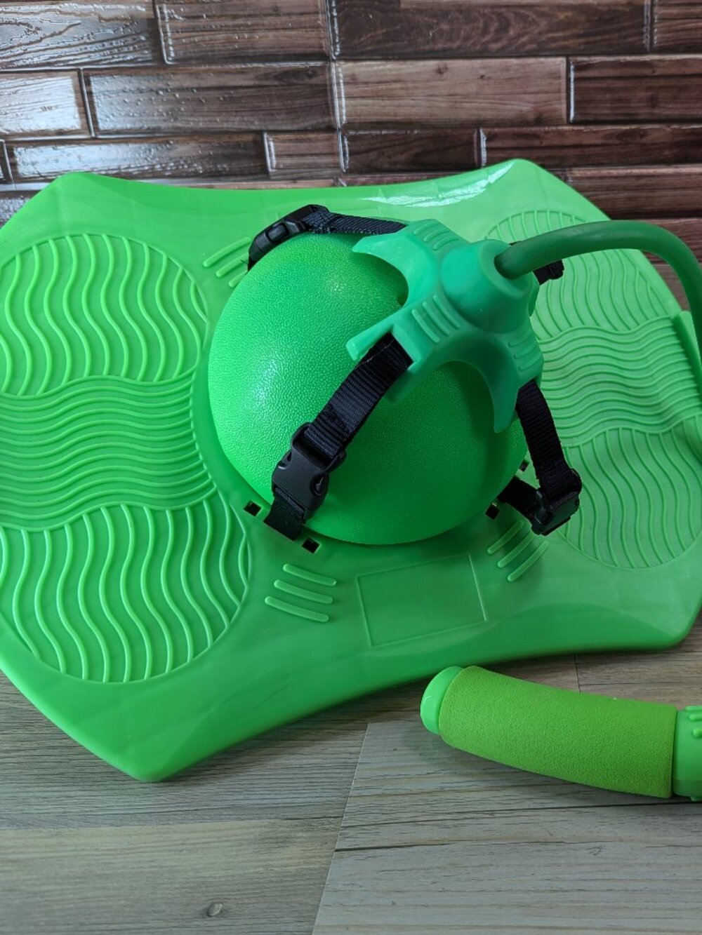 Pogo Ball with Handle Green Pogo Stick Jumper Balance Toy Dancing Ball